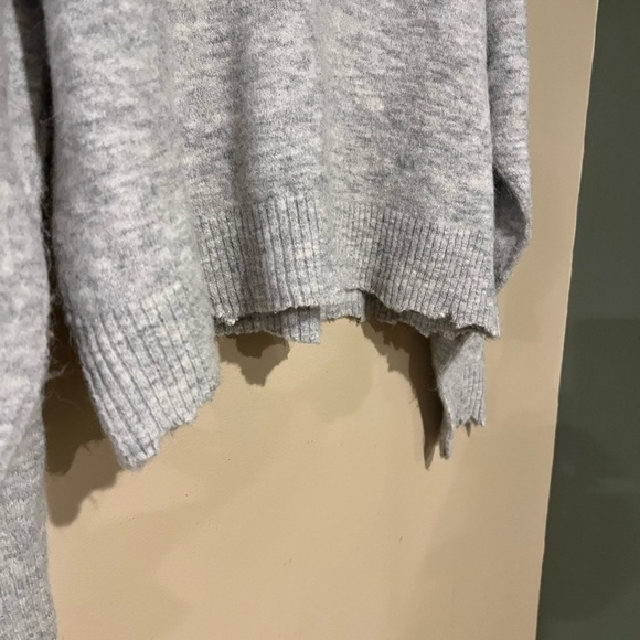Aritzia Wilfred Free Sweater Womens Gray Raw Edge Oversized Wool Alpaca Nylon - Picture 2 of 6